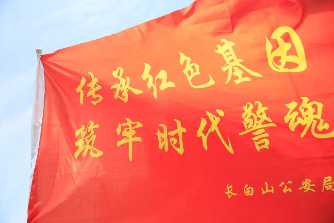 豆娃踢足球